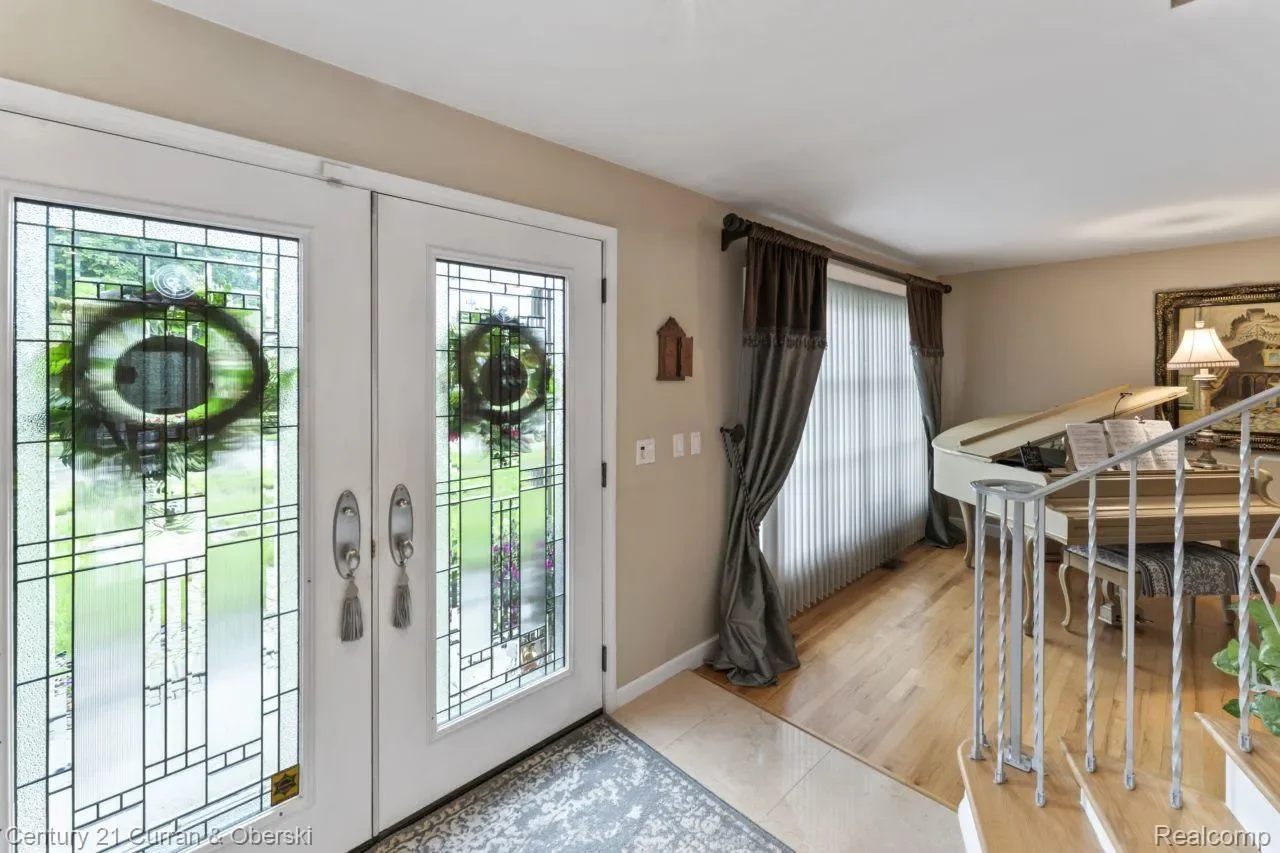 26155 Timber Trail, Dearborn Heights, MI 48127, Dearborn, Michigan, United States. - Photo 38
