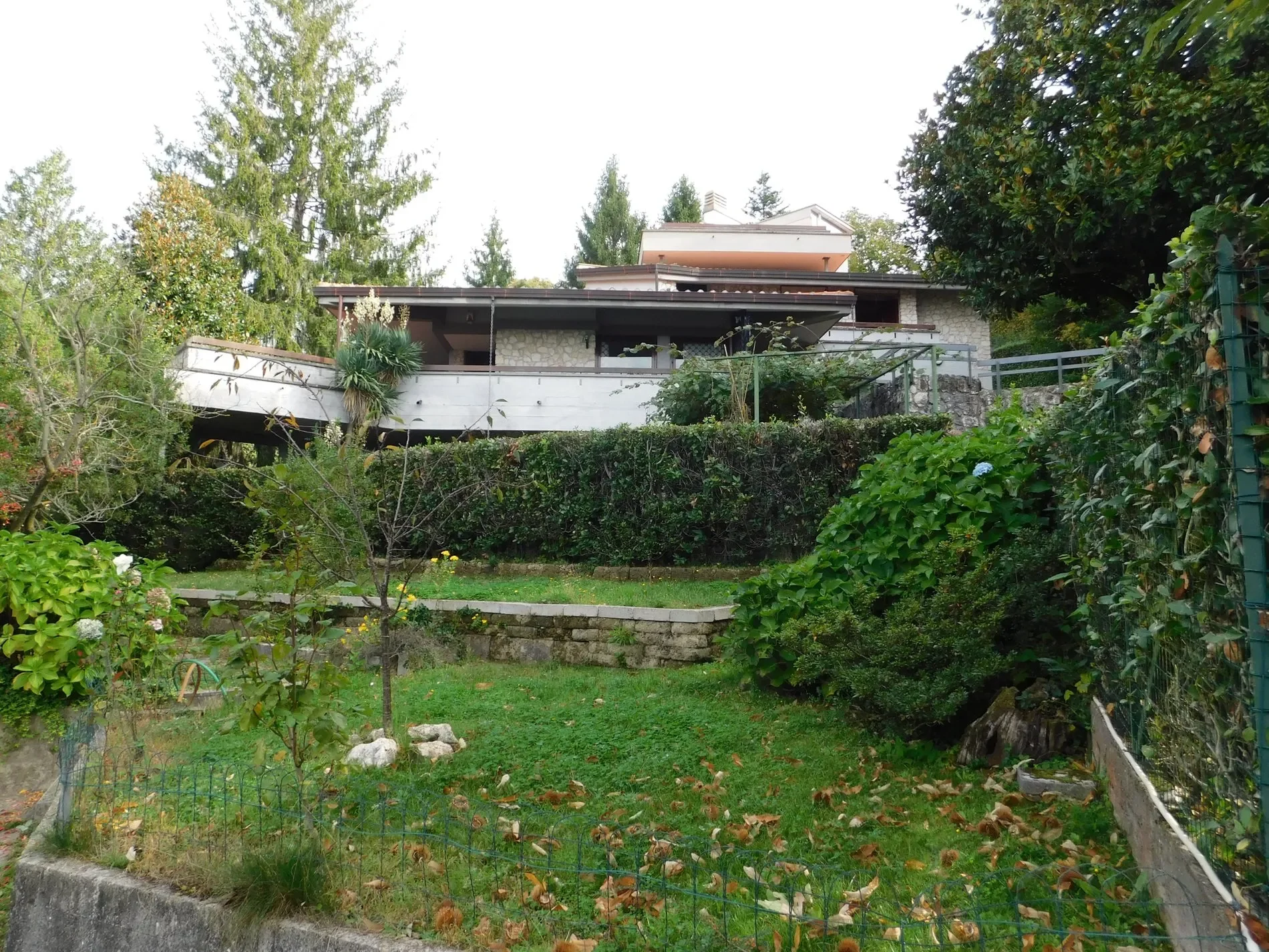 Exterior photo 2