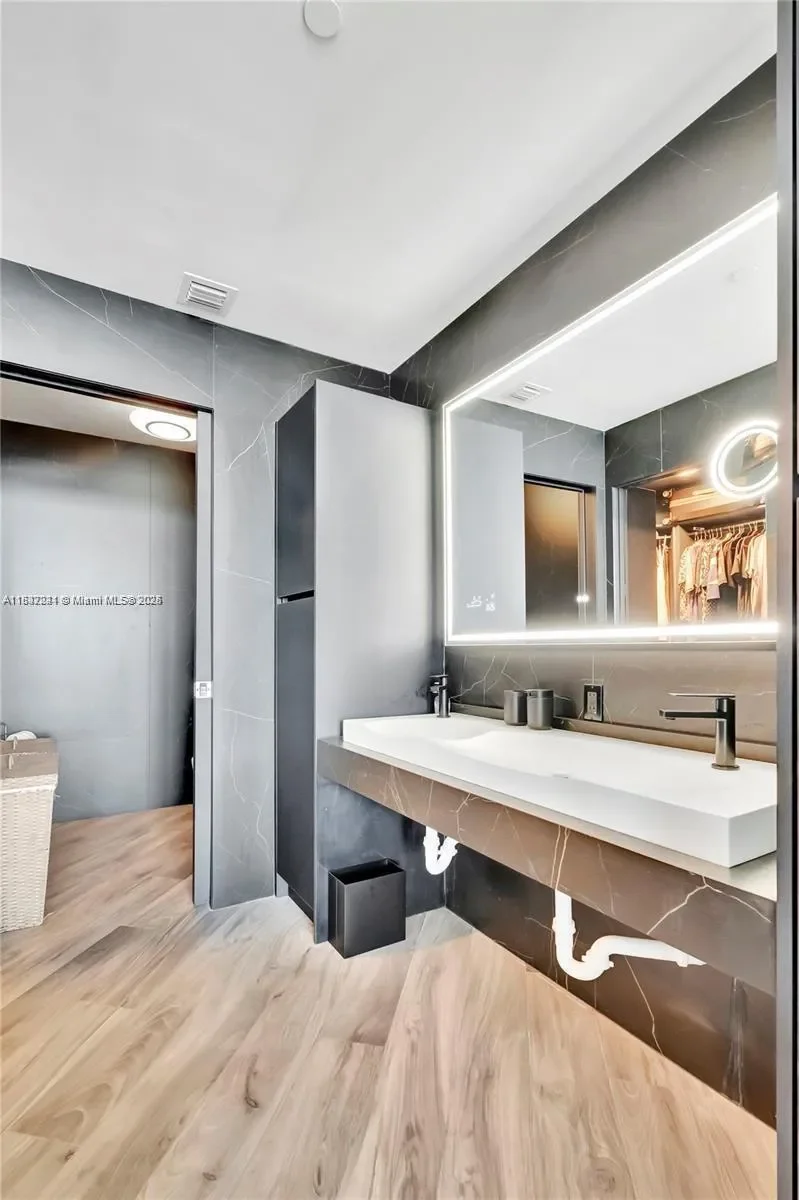 2020 N Bayshore Dr 3408, Miami, Florida, United States. - Photo 15