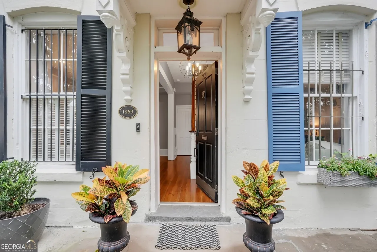 Exterior photo 3