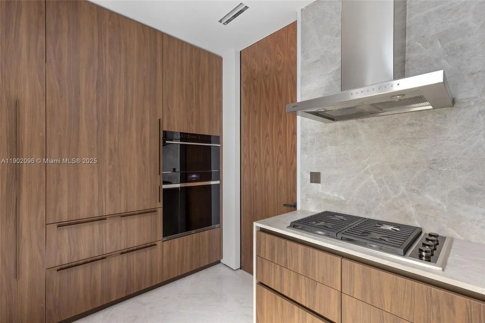 11404 N Bayshore Dr, North Miami Beach, Florida, United States. - Photo 20