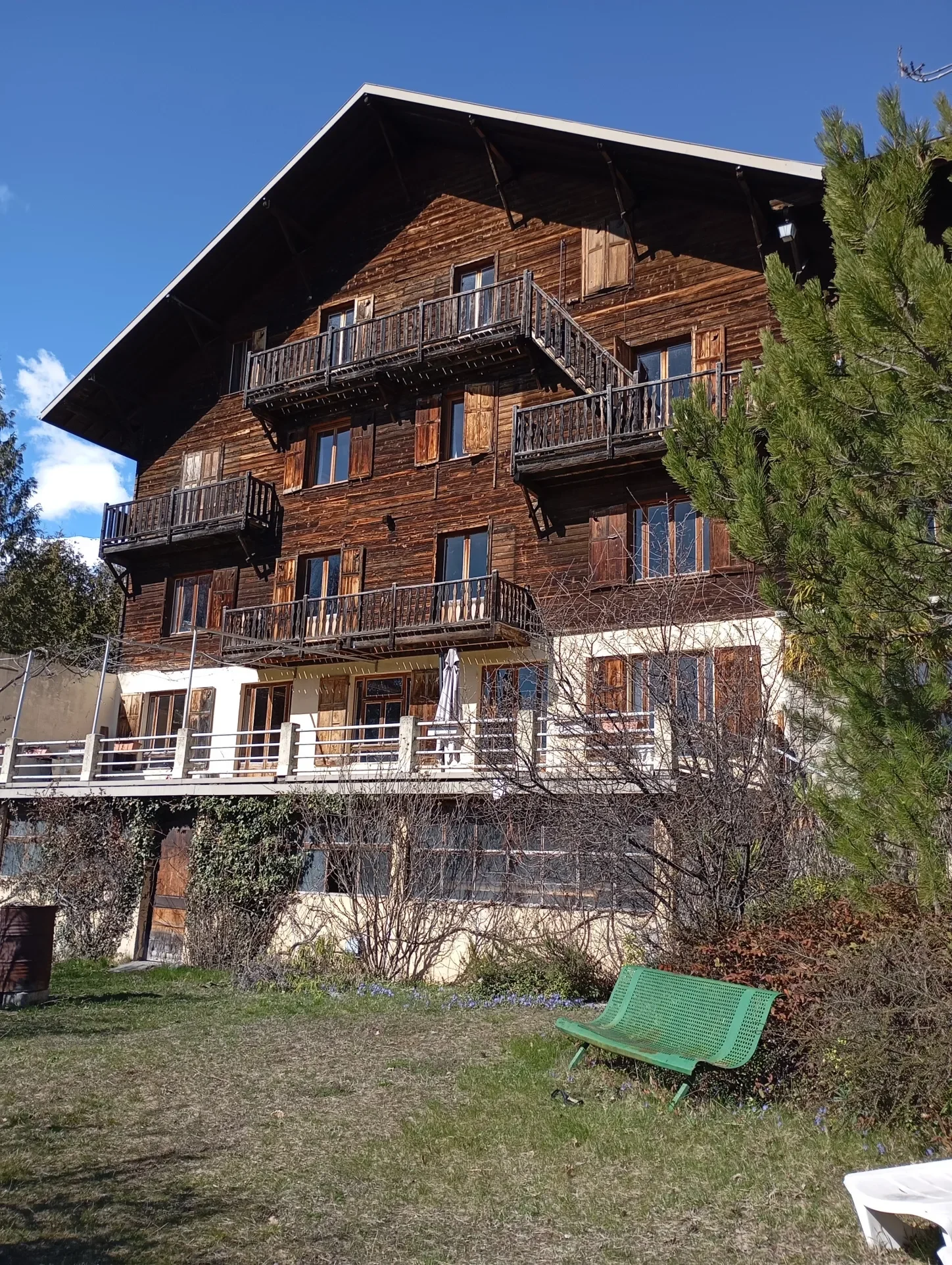 Exterior photo 3