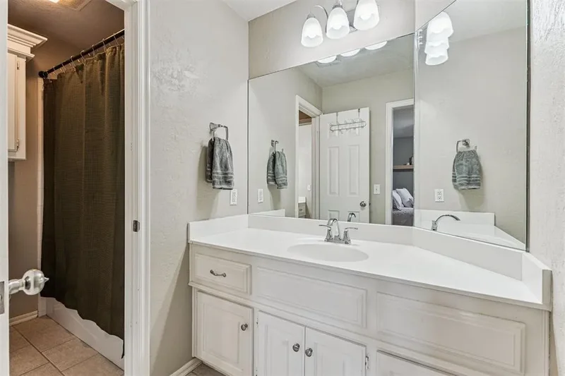6104 Laquinta Drive, Edmond, OK 73025, Edmond, Oklahoma, United States. - Photo 28