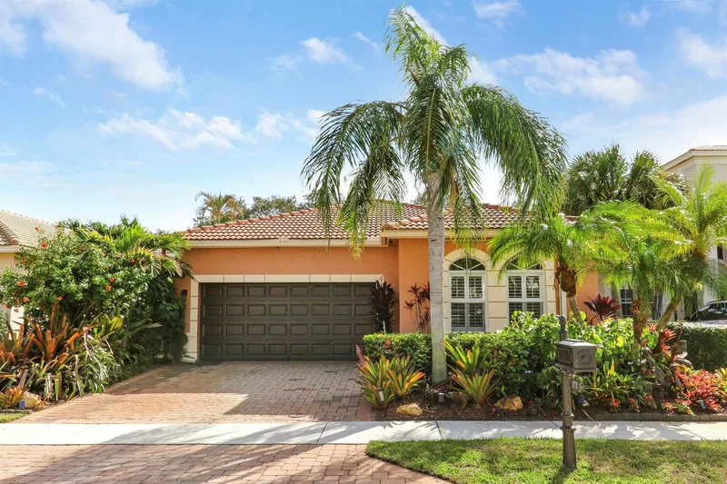 Single Family Residence in Palm Beach Gardens