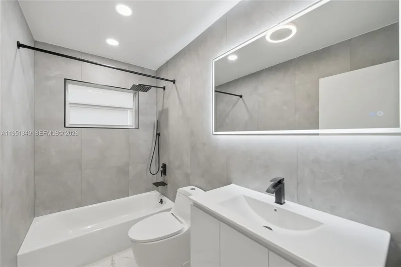 4711 NE 18th Ave, Oakland Park, Florida, United States. - Photo 17
