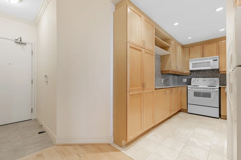 8 Park Rd  3810/3811, Toronto, ON M4W 3S5, Toronto, Ontario, Canada. - Photo 16