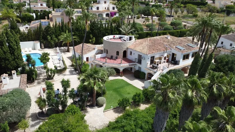 Spacious Mediterranean Villa Ideal for Large Families – Tourist License for 30 Guests