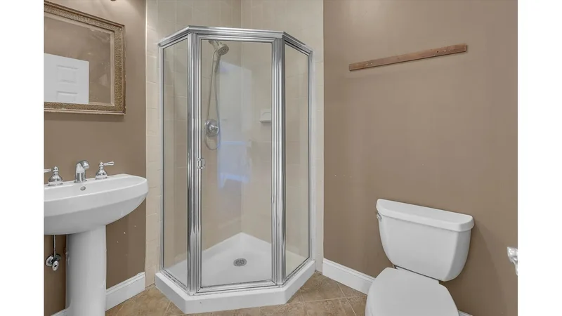 135 Elmwood Drive, Huntington Station, New York, United States. - Photo 8