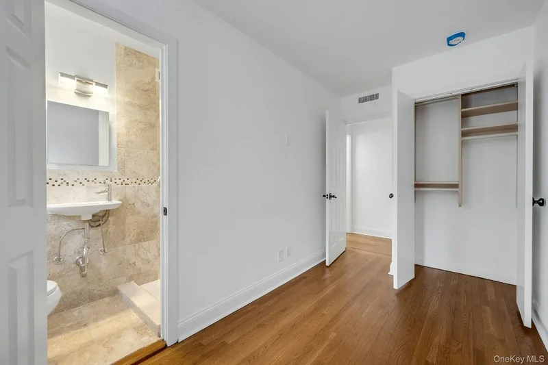 1 Echo Bay Place, New Rochelle, New York, United States. - Photo 45