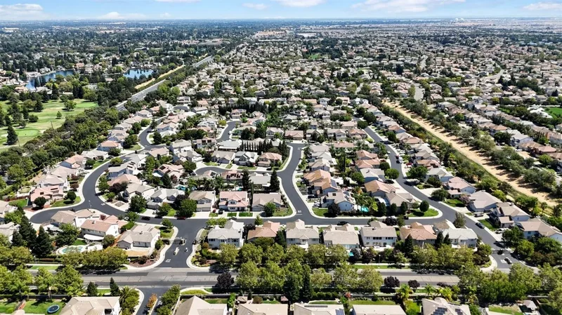 9664 Cypress Garden Lane, Elk Grove, CA 95757, Elk Grove, California, United States. - Photo 6