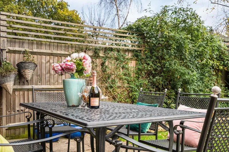 Twyner Close, Horley, England, United Kingdom. - Photo 8