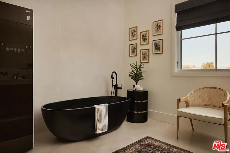 5330 Amestoy Avenue, Los Angeles, California, United States. - Photo 24