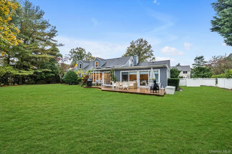 1339 E Boxwood Drive, Hewlett, New York, United States. - Photo 6