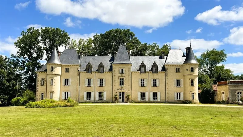 Elegant 19th C. chateau in the South of the Vendée department