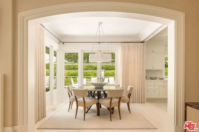 2401 Bowmont Drive, Beverly Hills, California, United States. - Photo 18