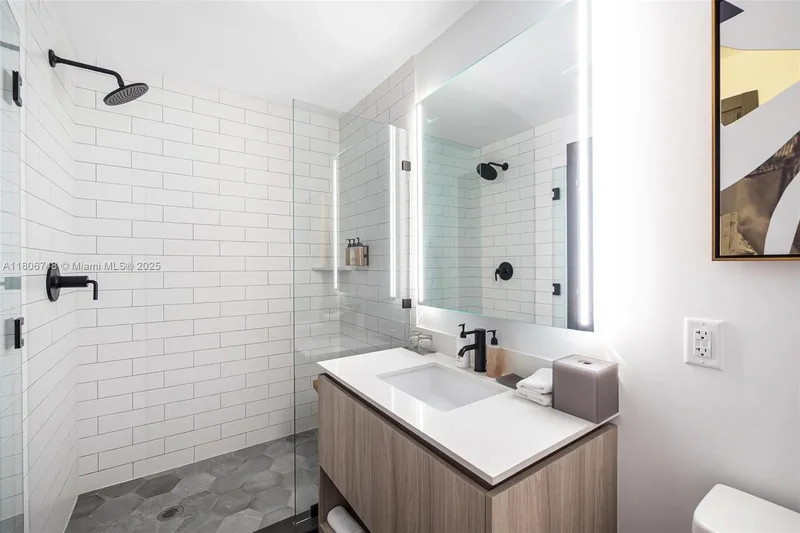 398 NE 5th St, Miami, FL 33132, Miami, Florida, United States. - Photo 39