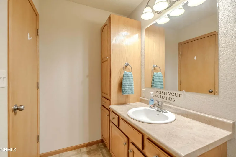 726 Medora Avenue, Bismarck, ND 58503, Bismarck, North Dakota, United States. - Photo 24