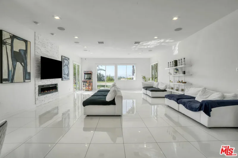 11158 Lopez Court, Moorpark, California, United States. - Photo 9