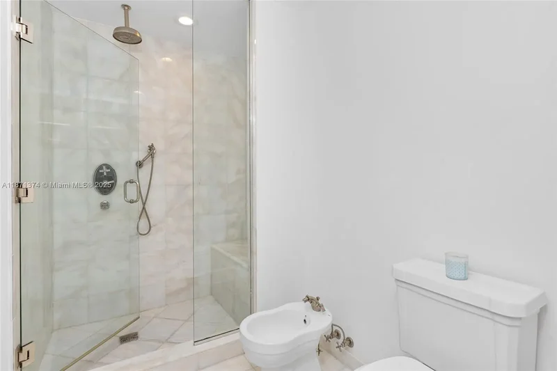 50 S Pointe Dr 1005, Miami Beach, Florida, United States. - Photo 20