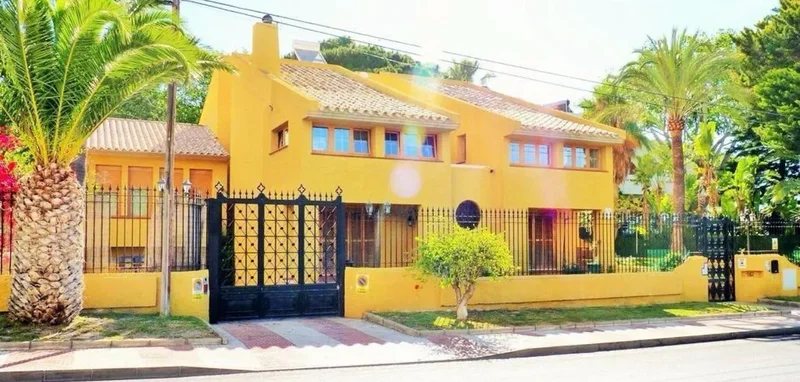 Home with character and great potential on the Almeria Coast