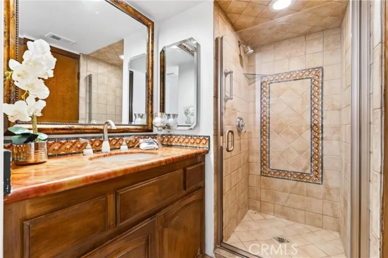 663 Lausinda Avenue, Signal Hill, California, United States. - Photo 9