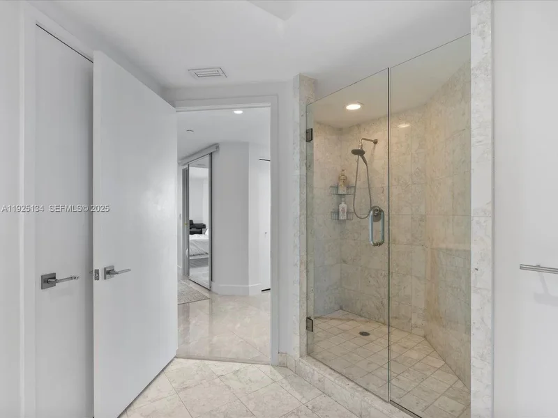1331 Brickell Bay Dr 1811, Miami, Florida, United States. - Photo 19