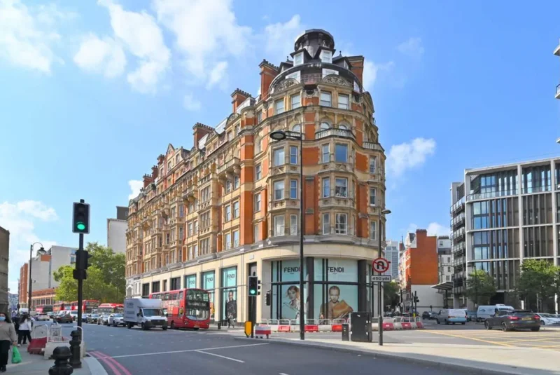 Brompton road, Knightsbridge SW1X, London, England, United Kingdom. - Photo 1