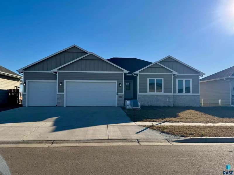 7264 E Athens Ct, Sioux Falls, SD 57110, Sioux Falls, South Dakota, United States. - Photo 2