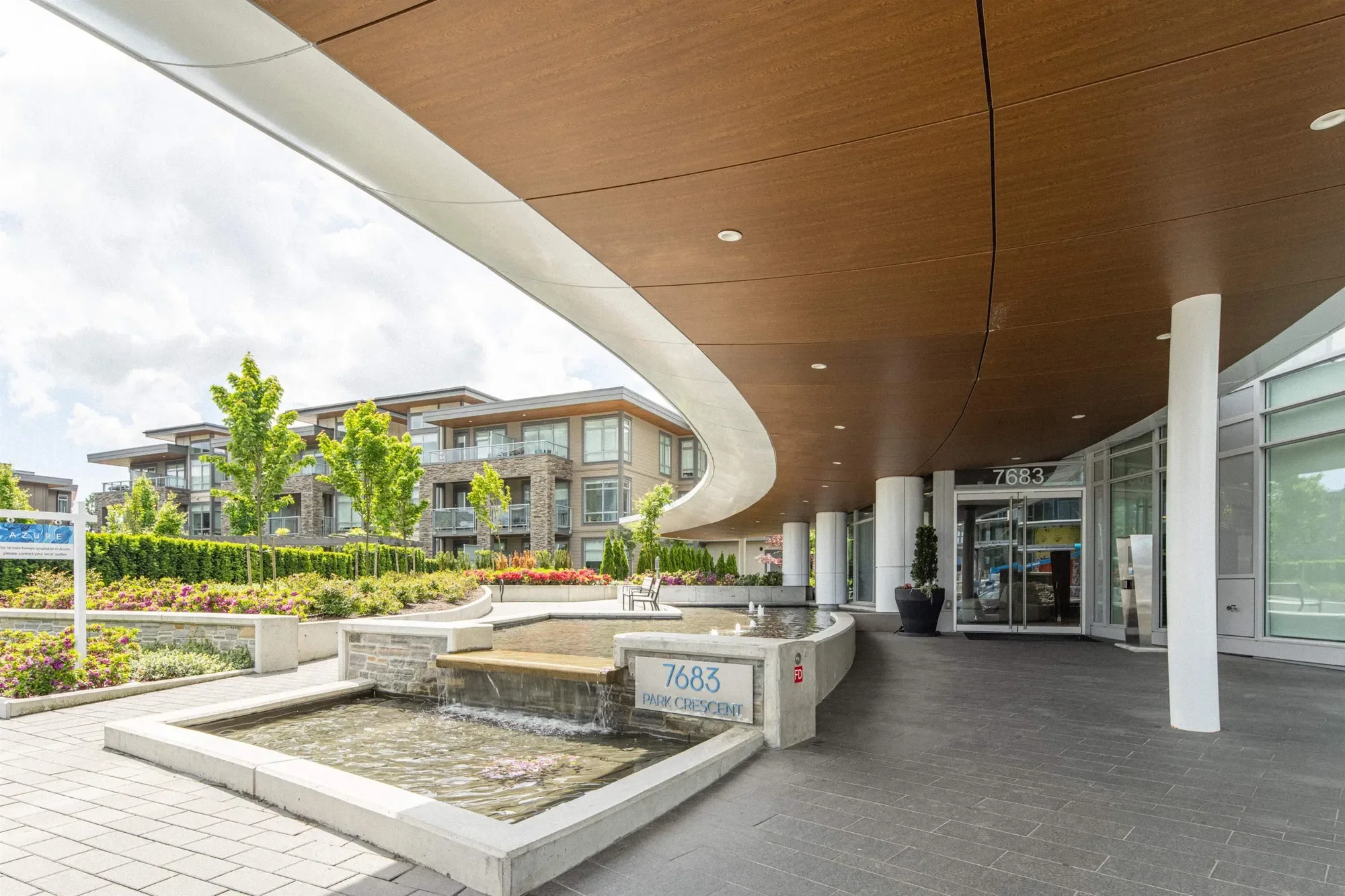 Exterior photo 4