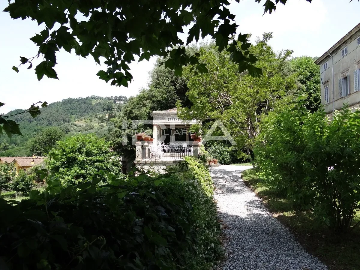 Exterior photo 7