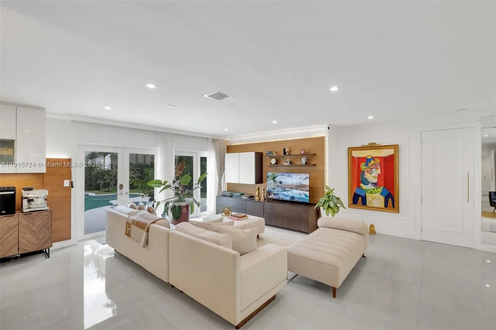 726 NE 17th Way, Fort Lauderdale, Florida, United States. - Photo 6