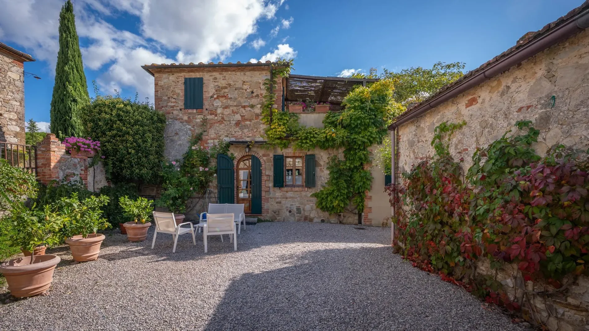Exterior photo 5