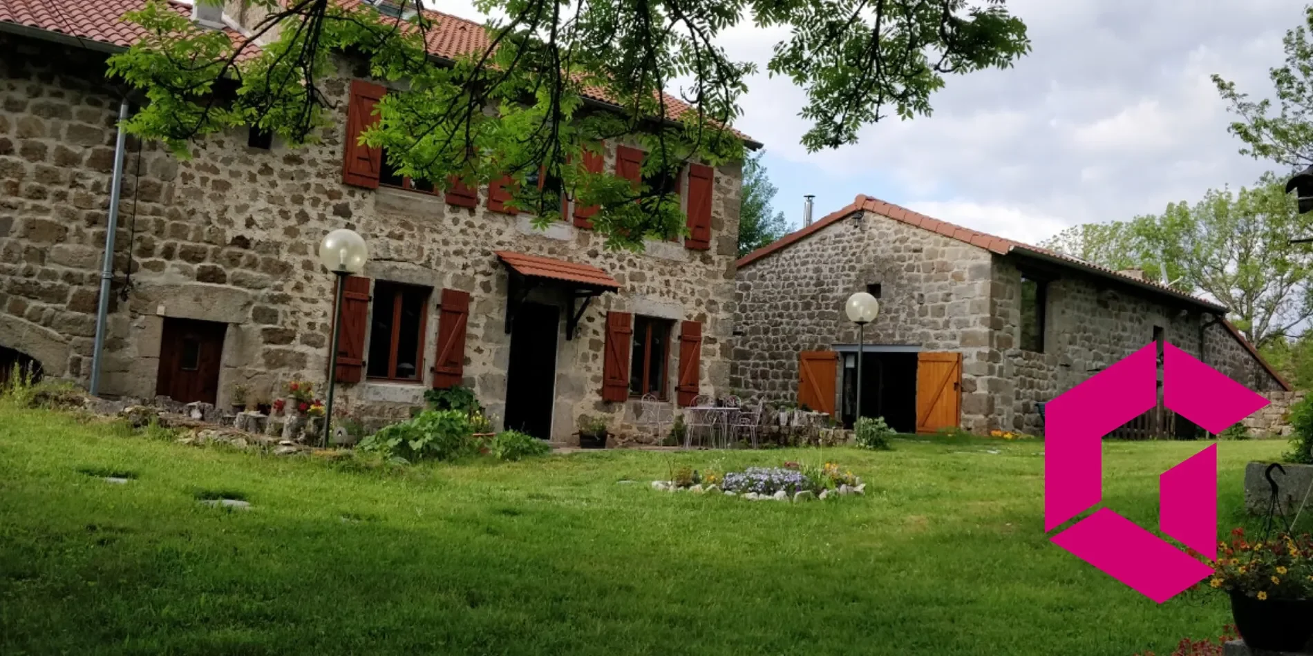 Exterior photo 2