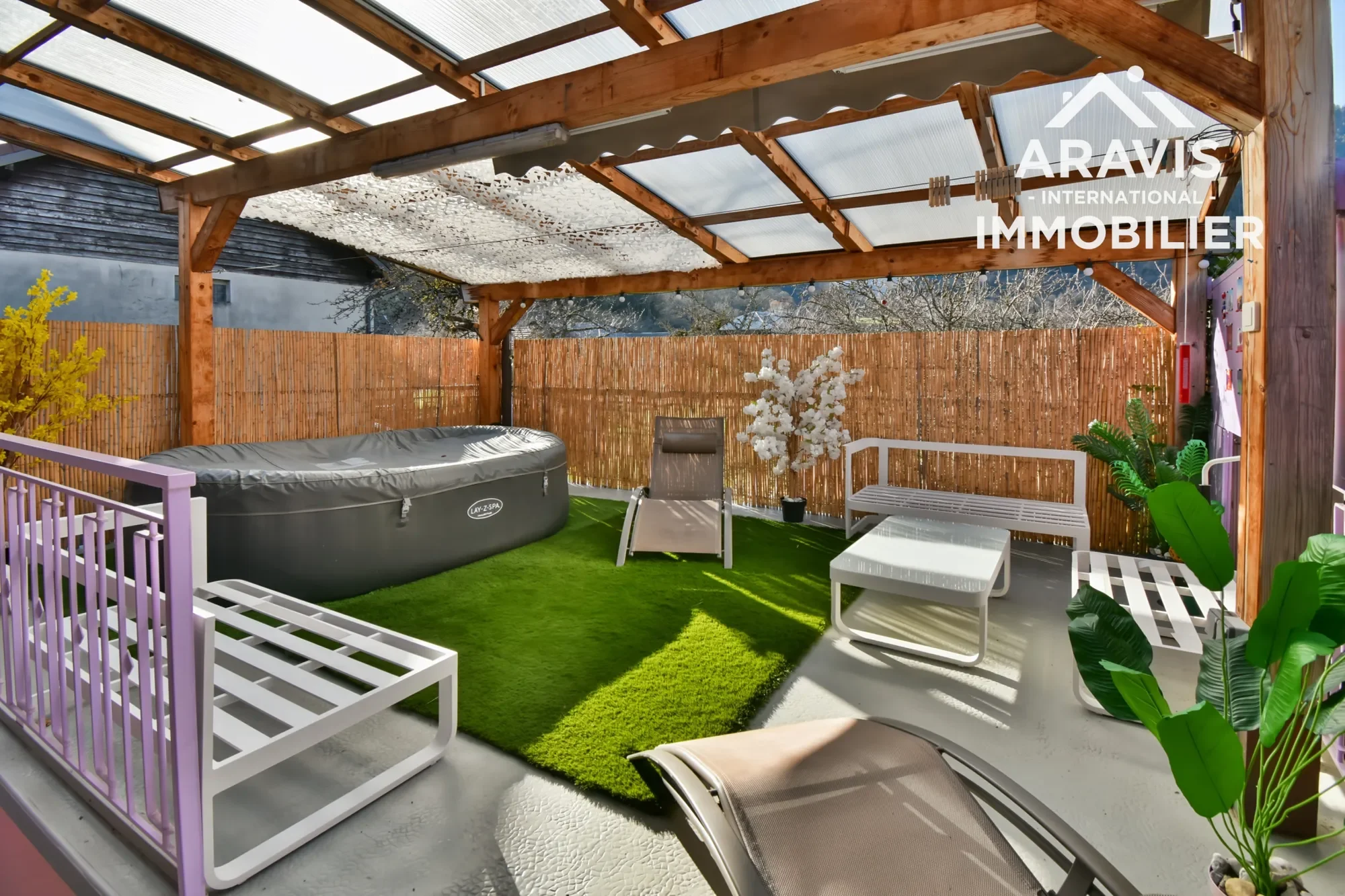 Exterior photo 2
