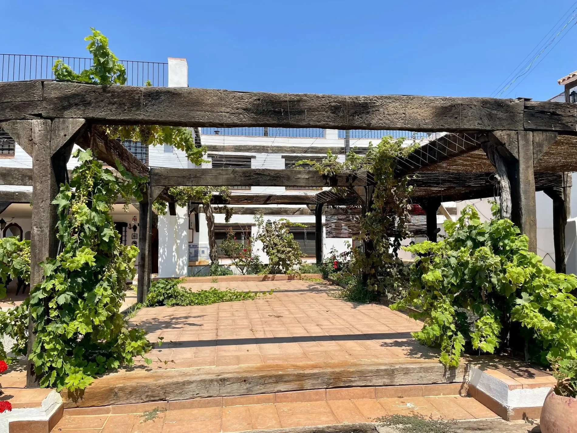 Exterior photo 5