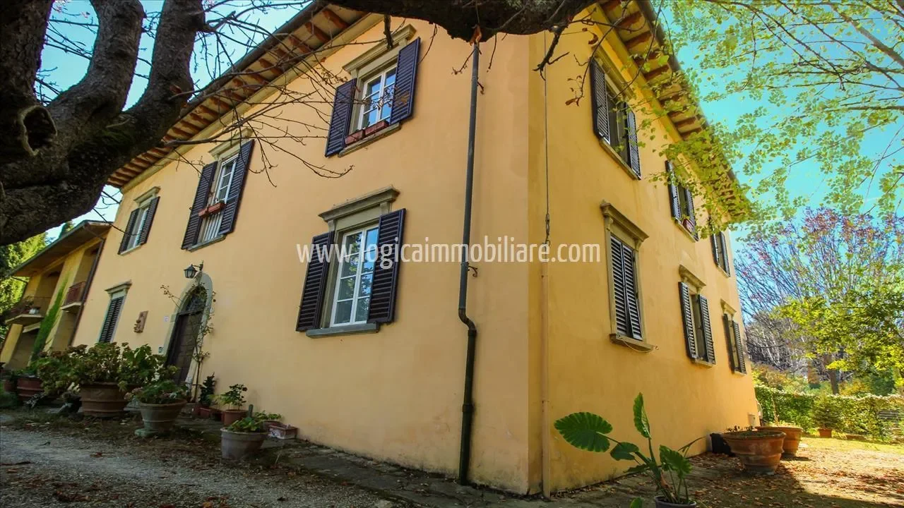 Exterior photo 3