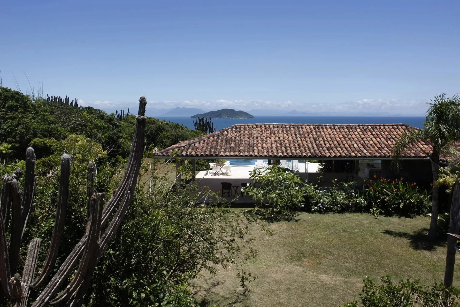 Exterior photo 8