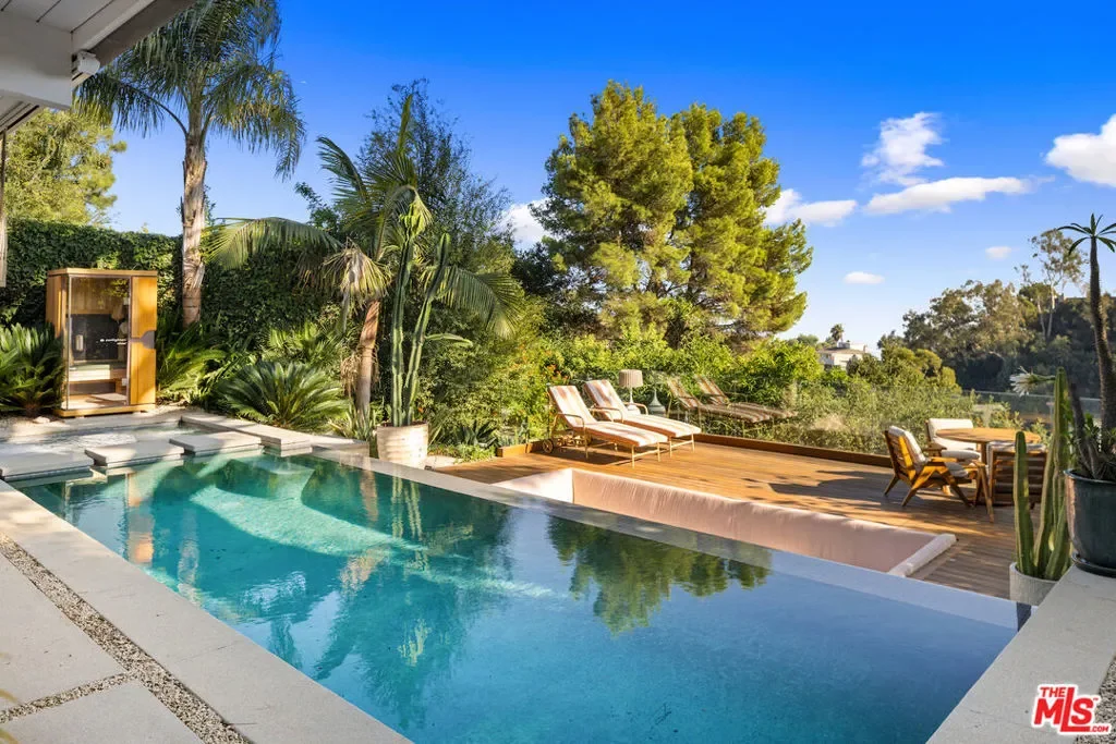 2102 Ridgemont Drive, Los Angeles, California, United States. - Photo 26