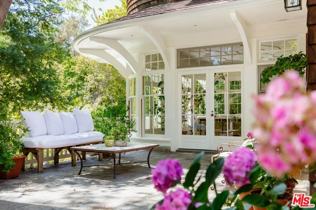 2041 Mandeville Canyon Road, Los Angeles, California, United States. - Photo 5