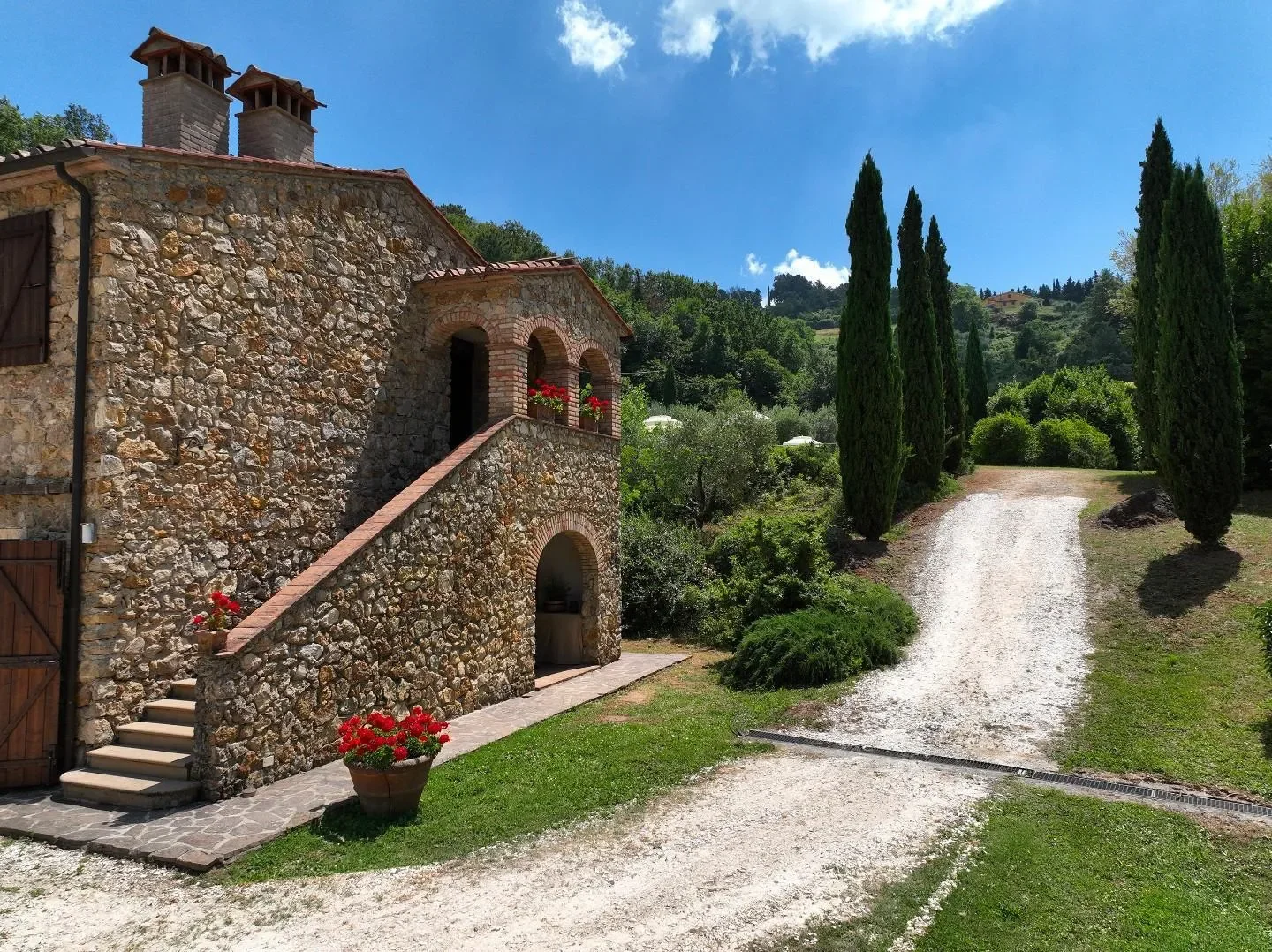 Exterior photo 3