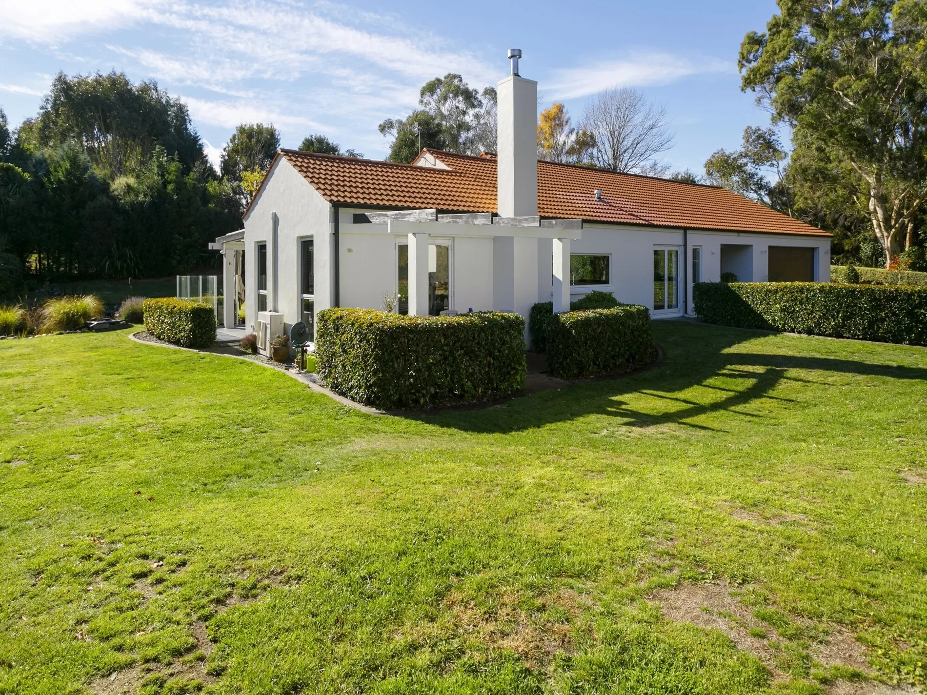 Exterior photo 4