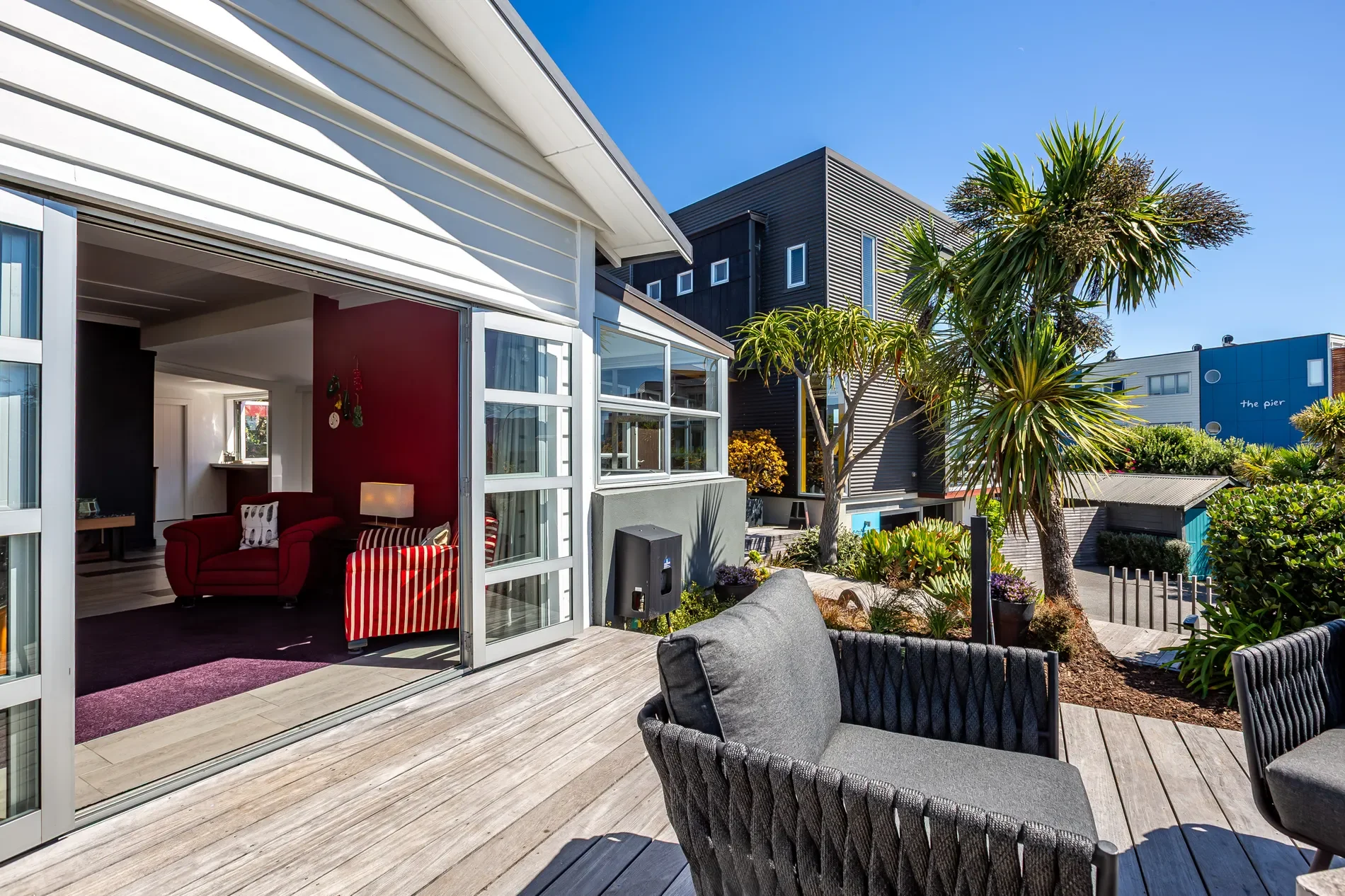 Exterior photo 4