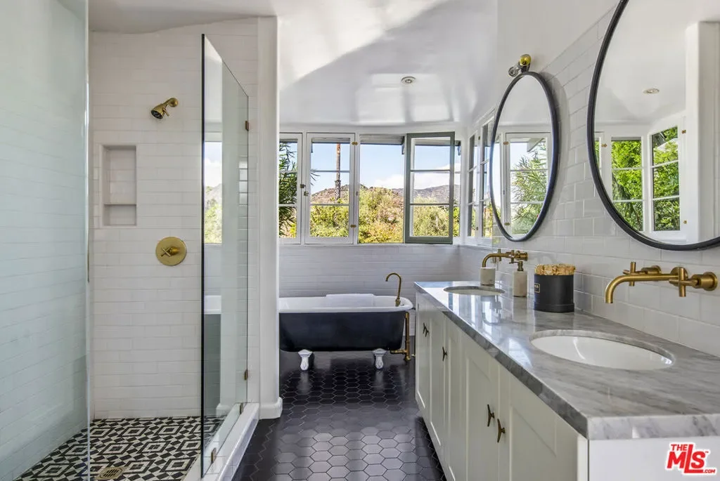 6749 Whitley Terrace, Los Angeles, California, United States. - Photo 11