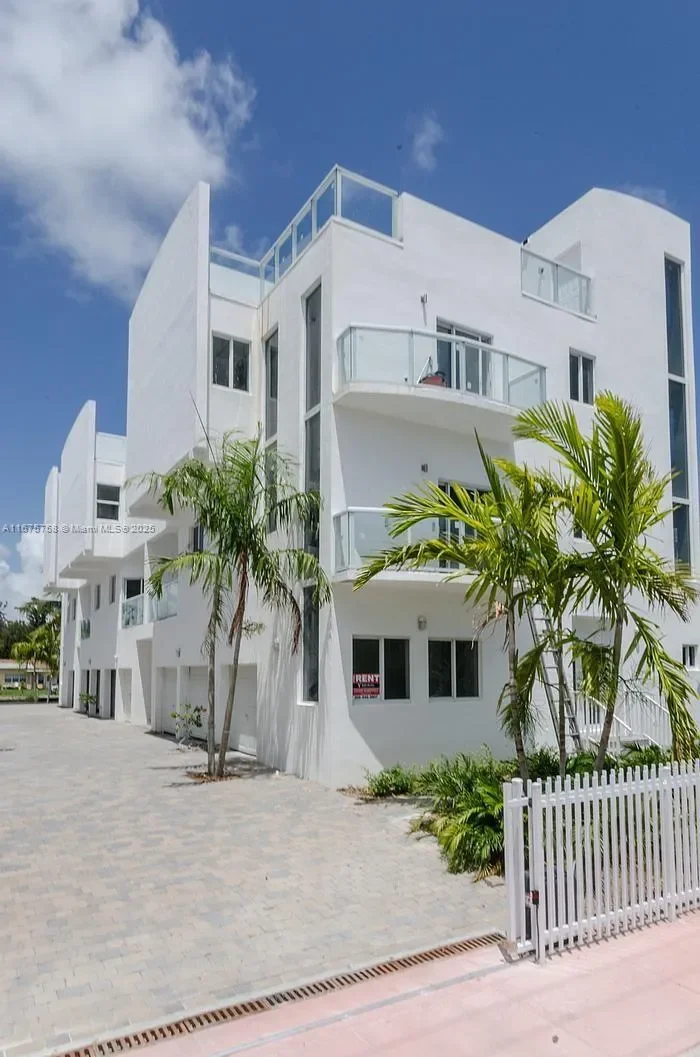 1975 Calais Dr, Miami Beach, Florida, United States. - Photo 2