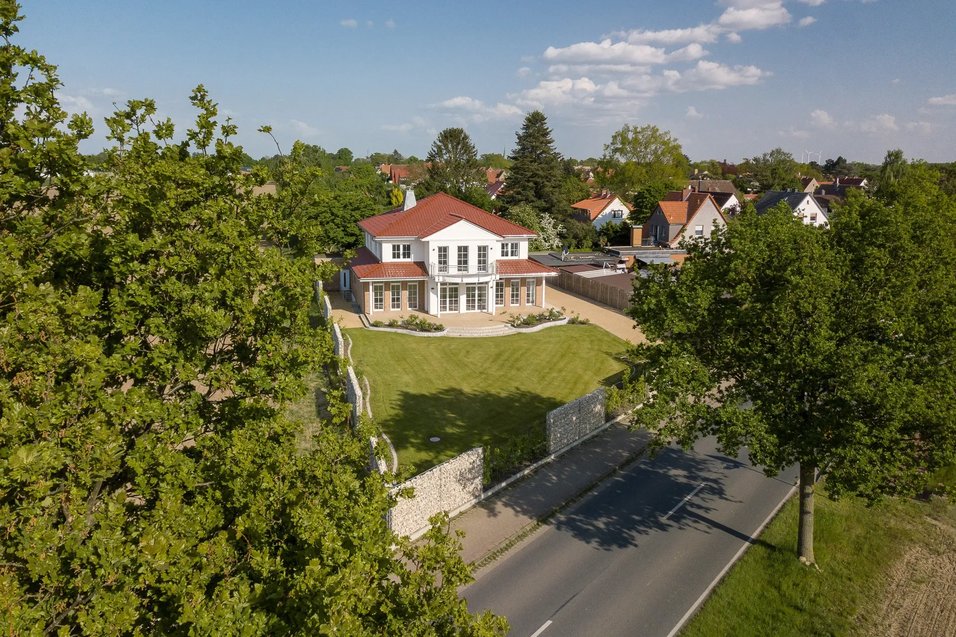 Exterior photo 1