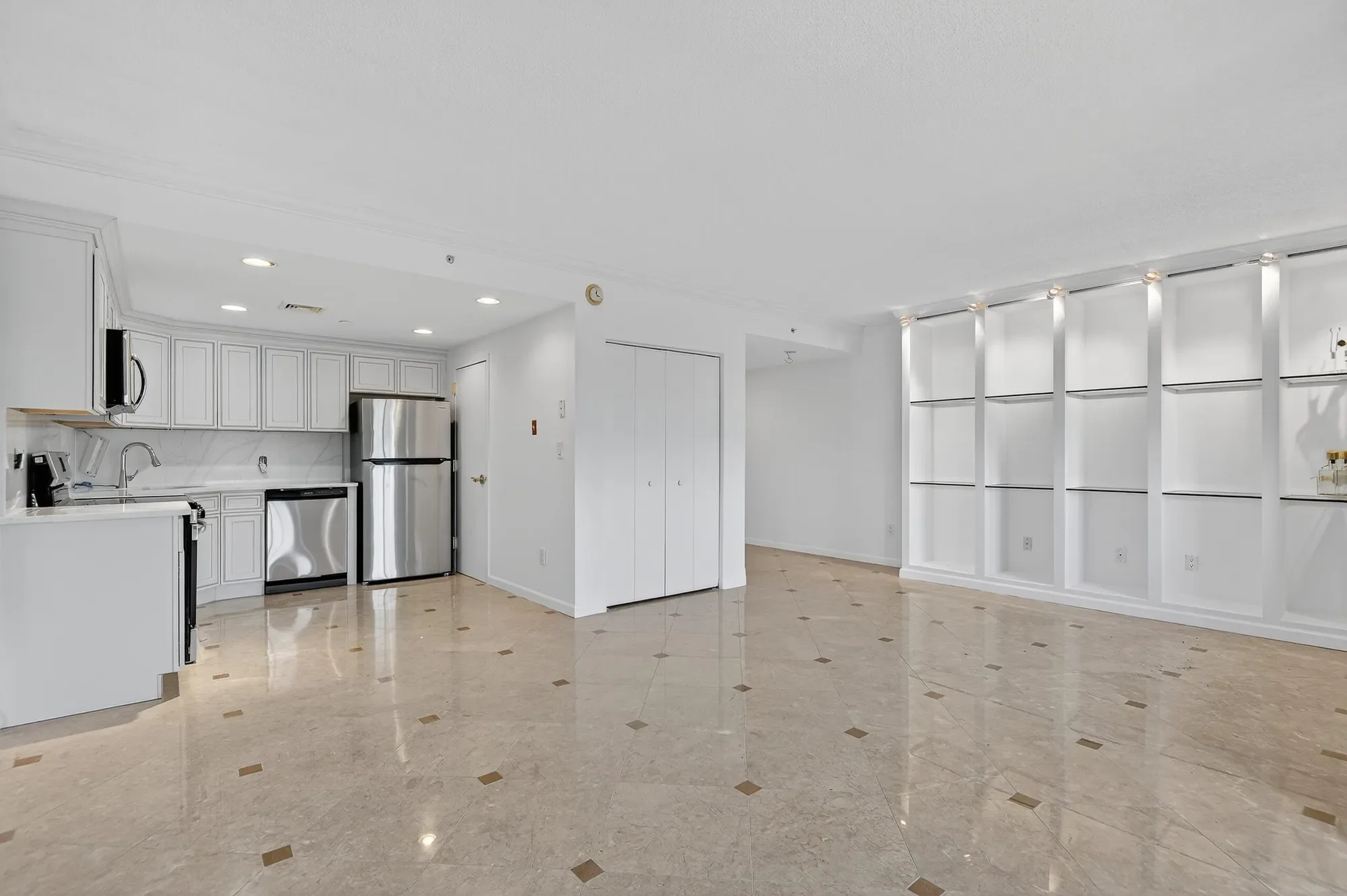 242 Maple Unit# 501, Westbury, NY 11590, Salisbury, New York, United States. - Photo 11