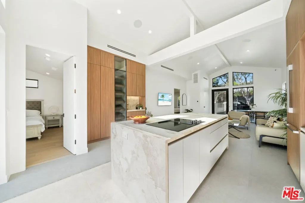 8982 Norma Place, Los Angeles, California, United States. - Photo 8