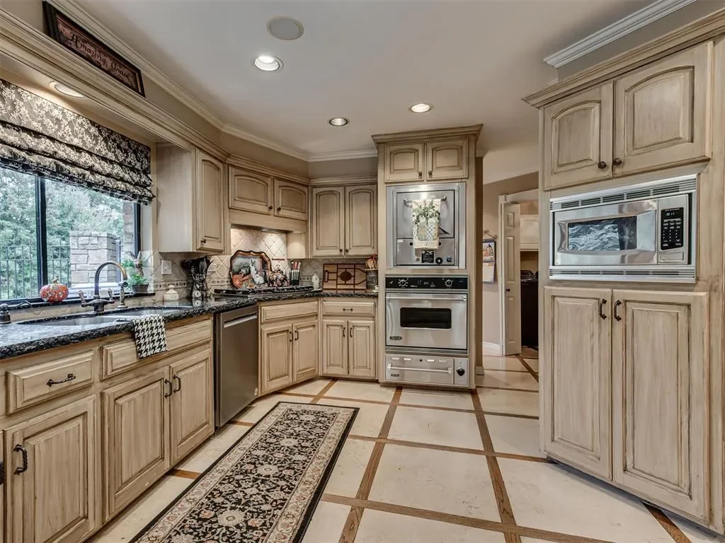 1902 Pin Oak Circle, Norman, OK 73072, Norman, Oklahoma, United States. - Photo 15