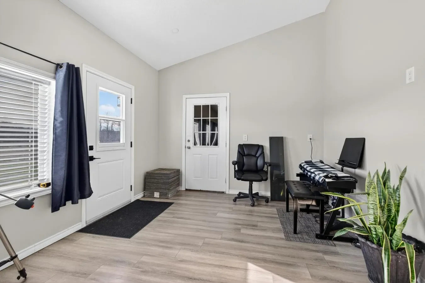 2516 COUNTY 15 Road, Picton, Ontario, Canada. - Photo 24