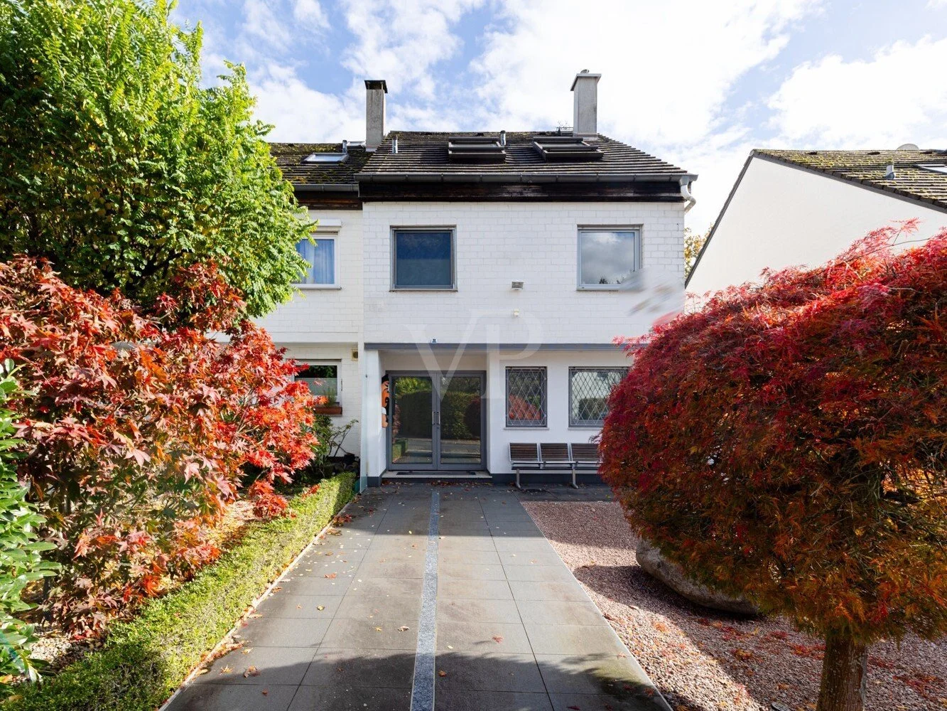 Exterior photo 2